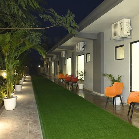 Trisaa Resort & Banquets Jhusi Exterior photo